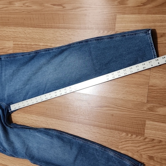 Hollister Curvy High-Rise Medium Wash Straight Jeans size 5 - Picture 4 of 7